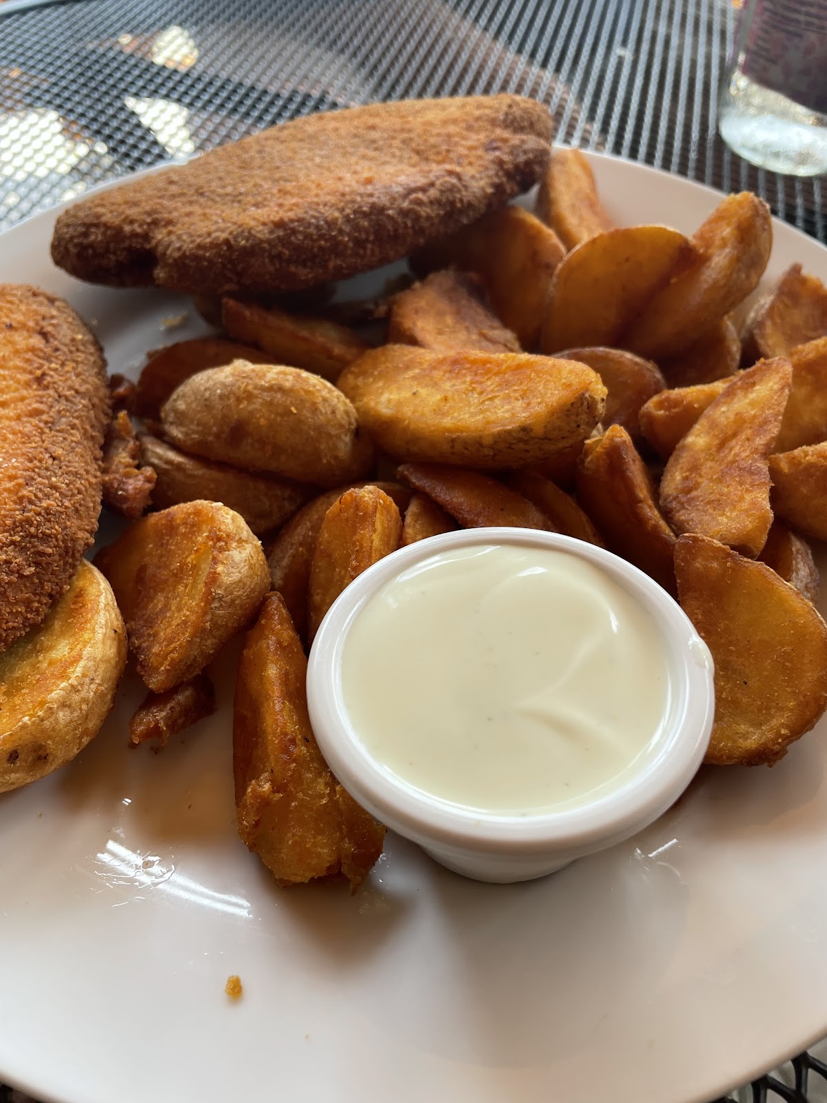 Rántott hús burgonyával